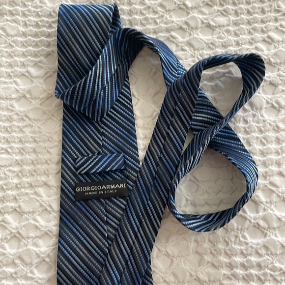 Giorgio Armani 100% Silk ‘Made in Italy’ Tie - Picture 4 of 7